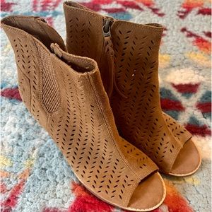 Women’s size 9 open toe booties